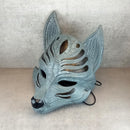 Graue Okami-Maske mit Rissen, graue Kitsune-Maske, traditionelle japanische Maske, Youkai-Maske, Wolfsmaske, Fuchsmaske