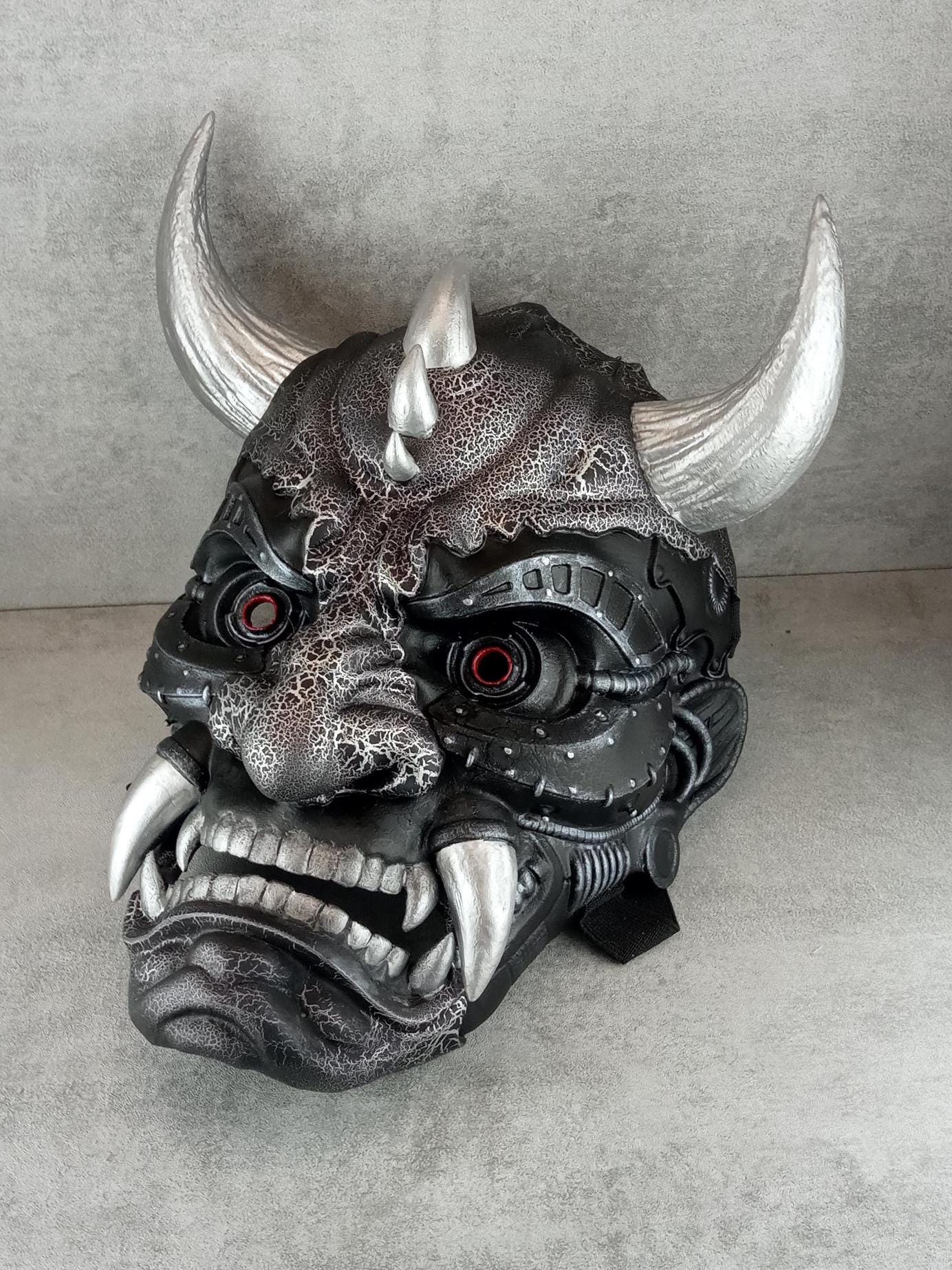 Exklusive Cyber-Oni-Dämonenmaske – Schwarz-Silber-Cracked-Design