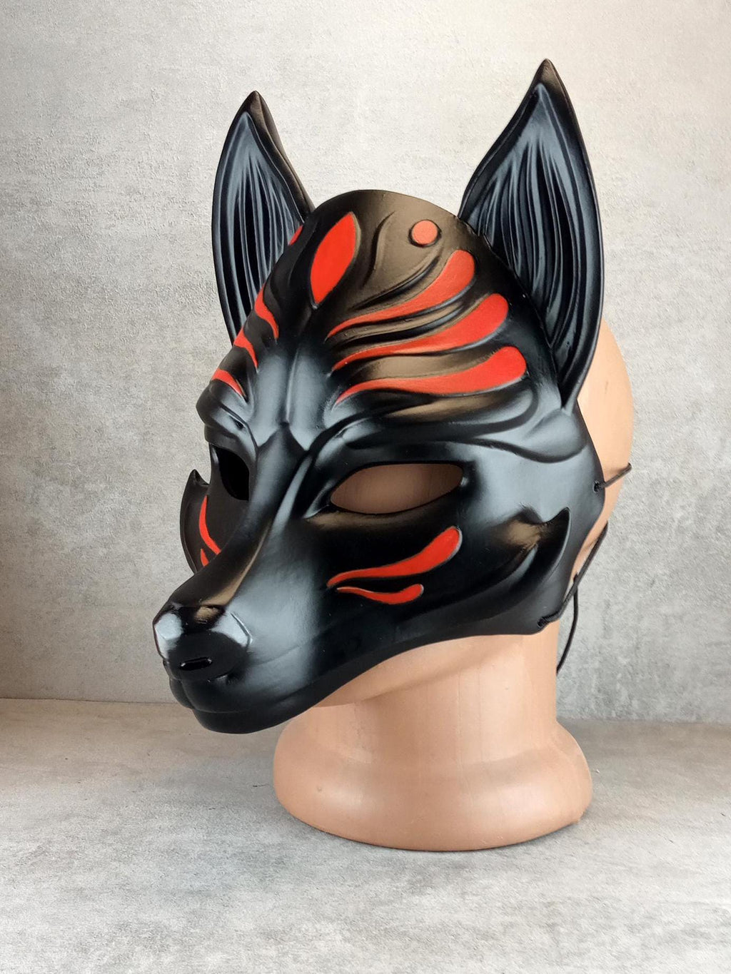 Schwarze Okami-Maske, Schwarze Kitsune-Maske, Traditionelle japanische Maske, Youkai-Maske, Wolfsmaske, Fuchsmaske