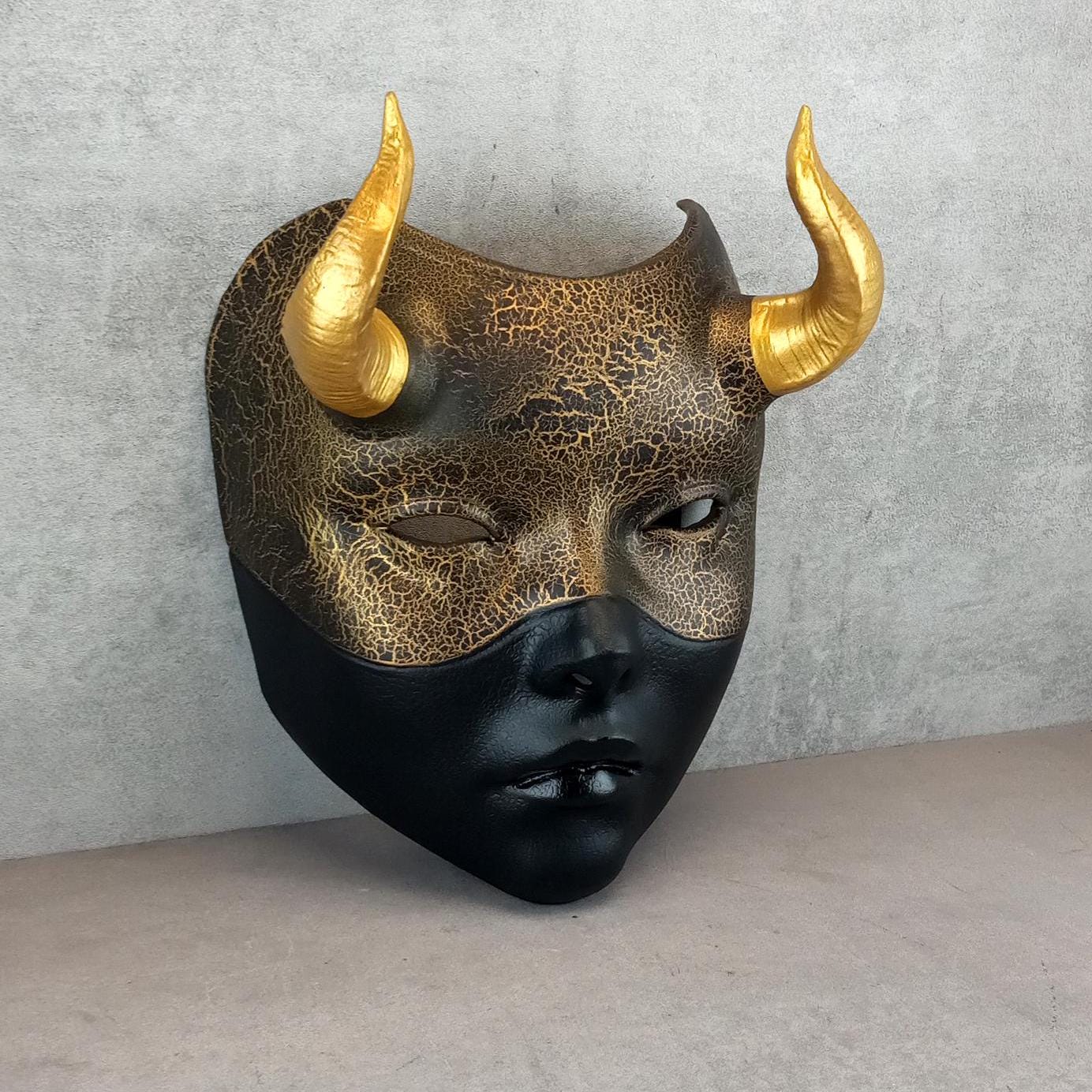 Geisha-Maske - schwarz mit Gold, Frauenmaske mit Hörnern, Hexenmaske, japanische Frauenmaske, weiße Maske