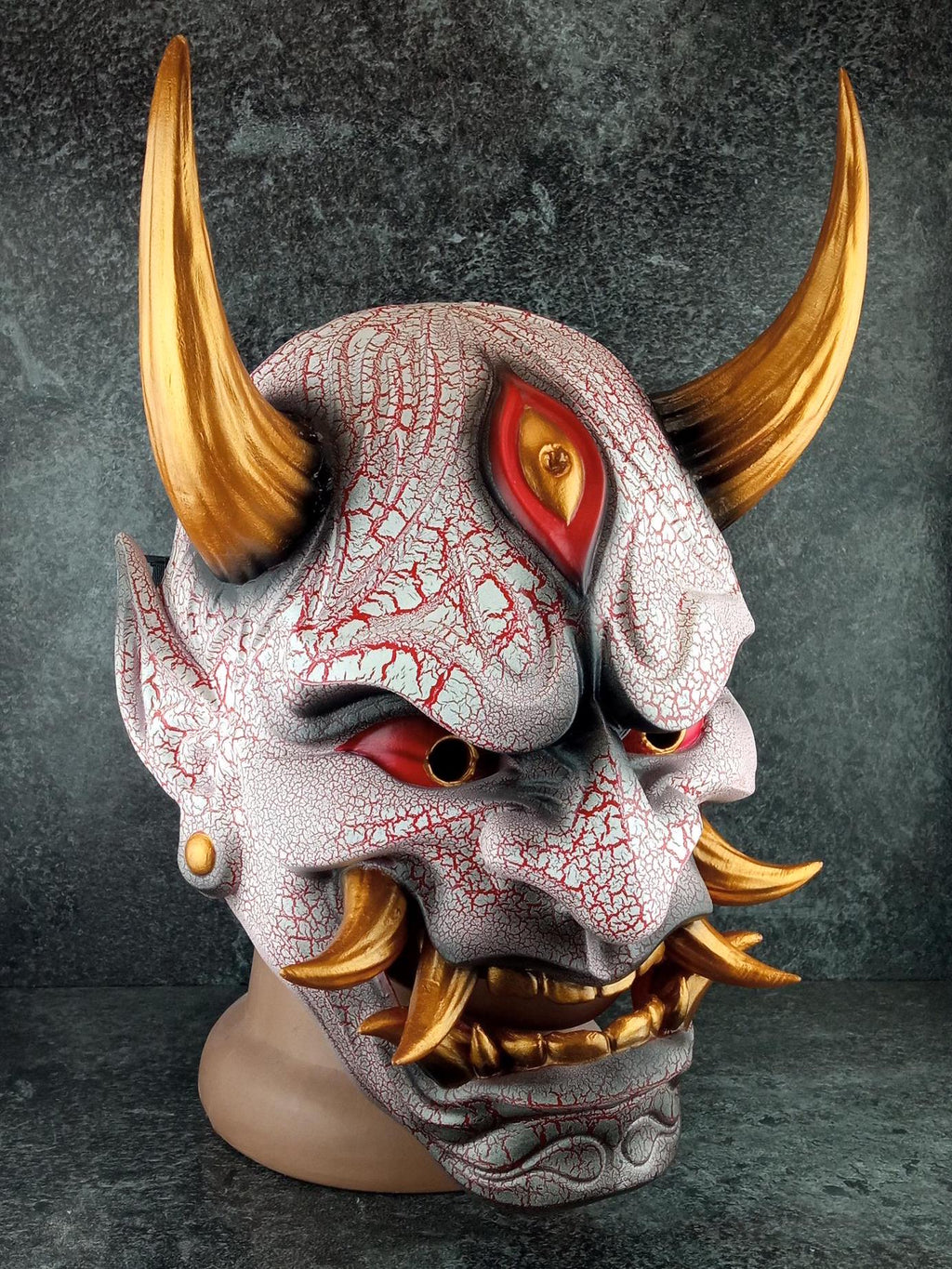 Traditionelle japanische Hannya-Maske – Rot-weißer Cracked-Dämonen-Vampir-Stil