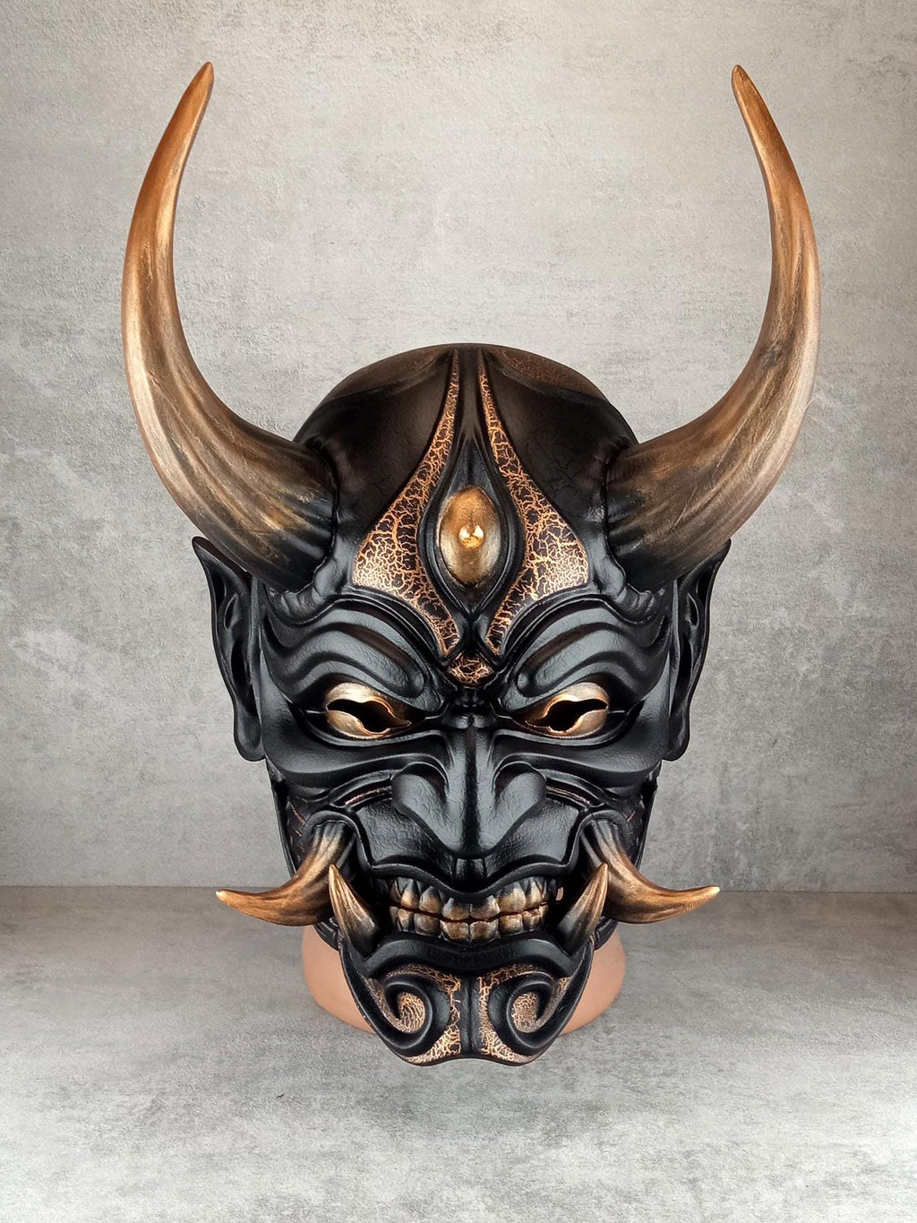 Bronzener Inseldämon – Traditionelle Hannya-Maske