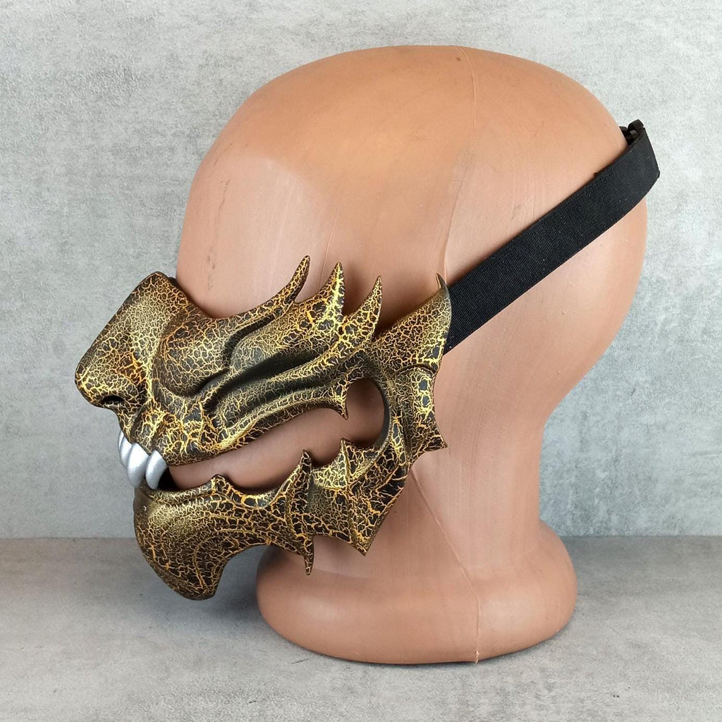 Samurai-Maske mit goldenen Rissen, Traditionelle japanische Hannya-Maske, Tragbare Maske, Kabuki-Dämonenmaske, Oni-Maske, Wanddekoration