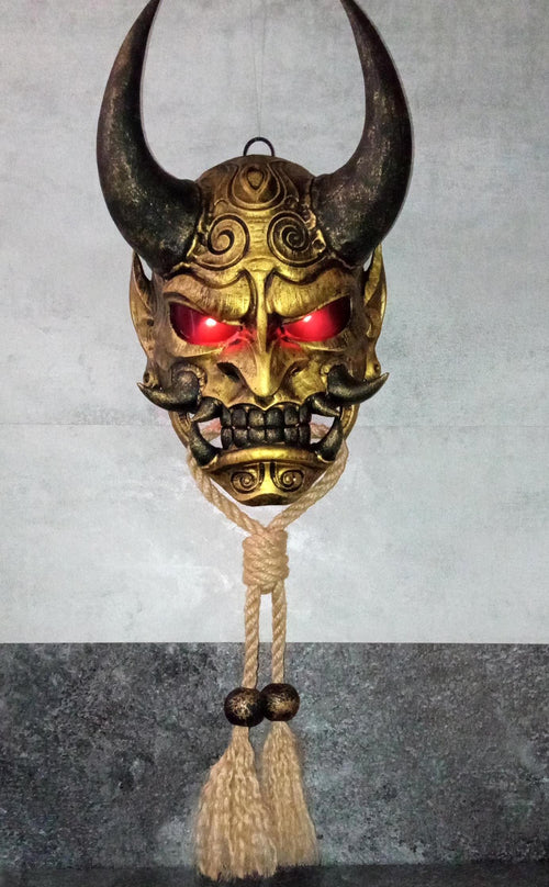 Japanische Oni-Maske mit Lichtern tragbar, Goldene Maske Hannya, Maske mit Samurai-Tanto-Dolch, Dämonenmaske, Wanddekoration, Oni-Maske mit Seil