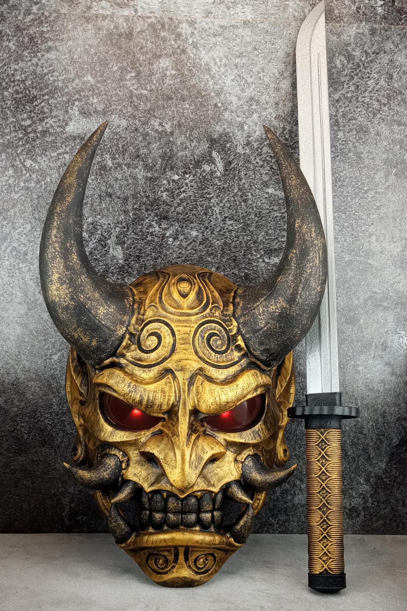 Japanische Oni-Maske mit Lichtern tragbar, Goldene Maske Hannya, Maske mit Samurai-Tanto-Dolch, Dämonenmaske, Wanddekoration, Oni-Maske mit Seil