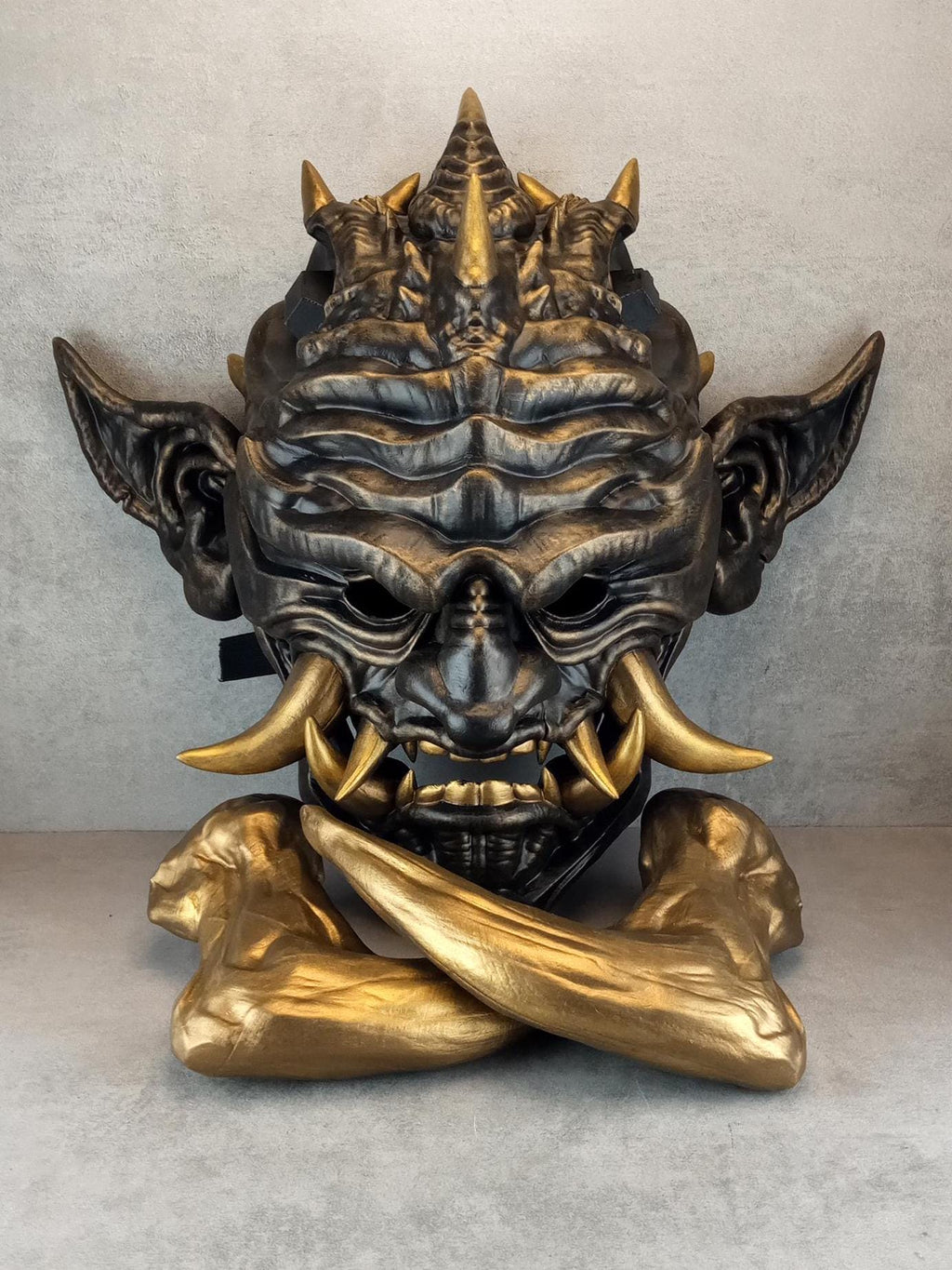 Einzigartige Oni-Dämonenmaske mit großen Bronzehörnern – handgefertigtes Sammlerstück im japanischen Stil