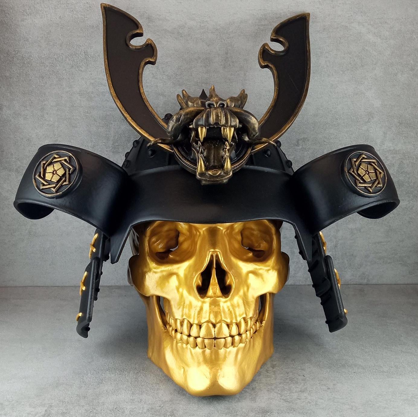 Wanddeko „Samurai-Totenkopf“ (goldfarbener Totenkopf)