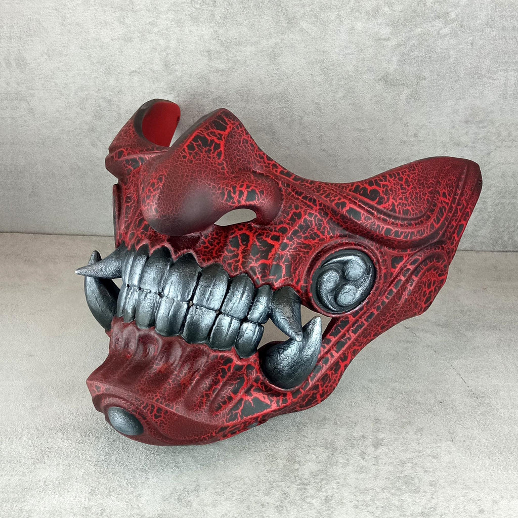 Rote geknackte Samurai-Maske mit silbernen Reißzähnen, tragbare Samurai-Halbmaske, Mampo-Maske