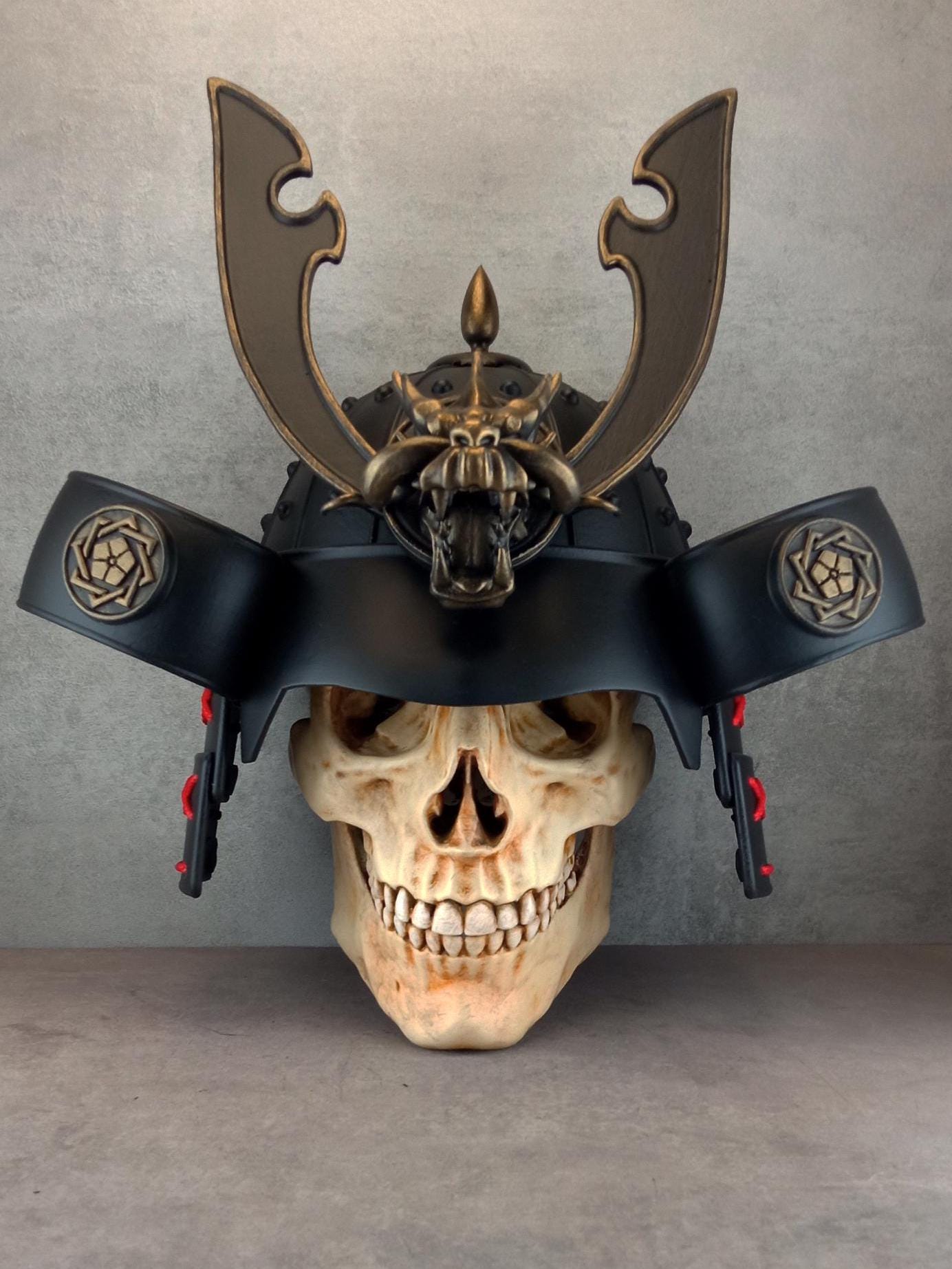 Wall decor "Samurai skull" (natural tone skull)