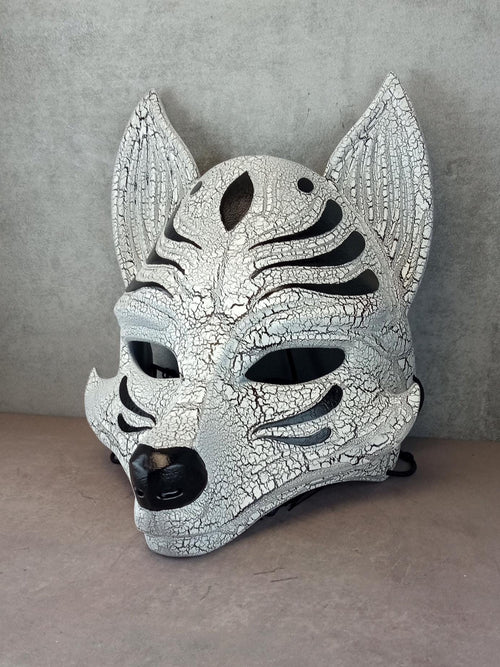Black & White Cracked Kitsune Half Mask (Okami)