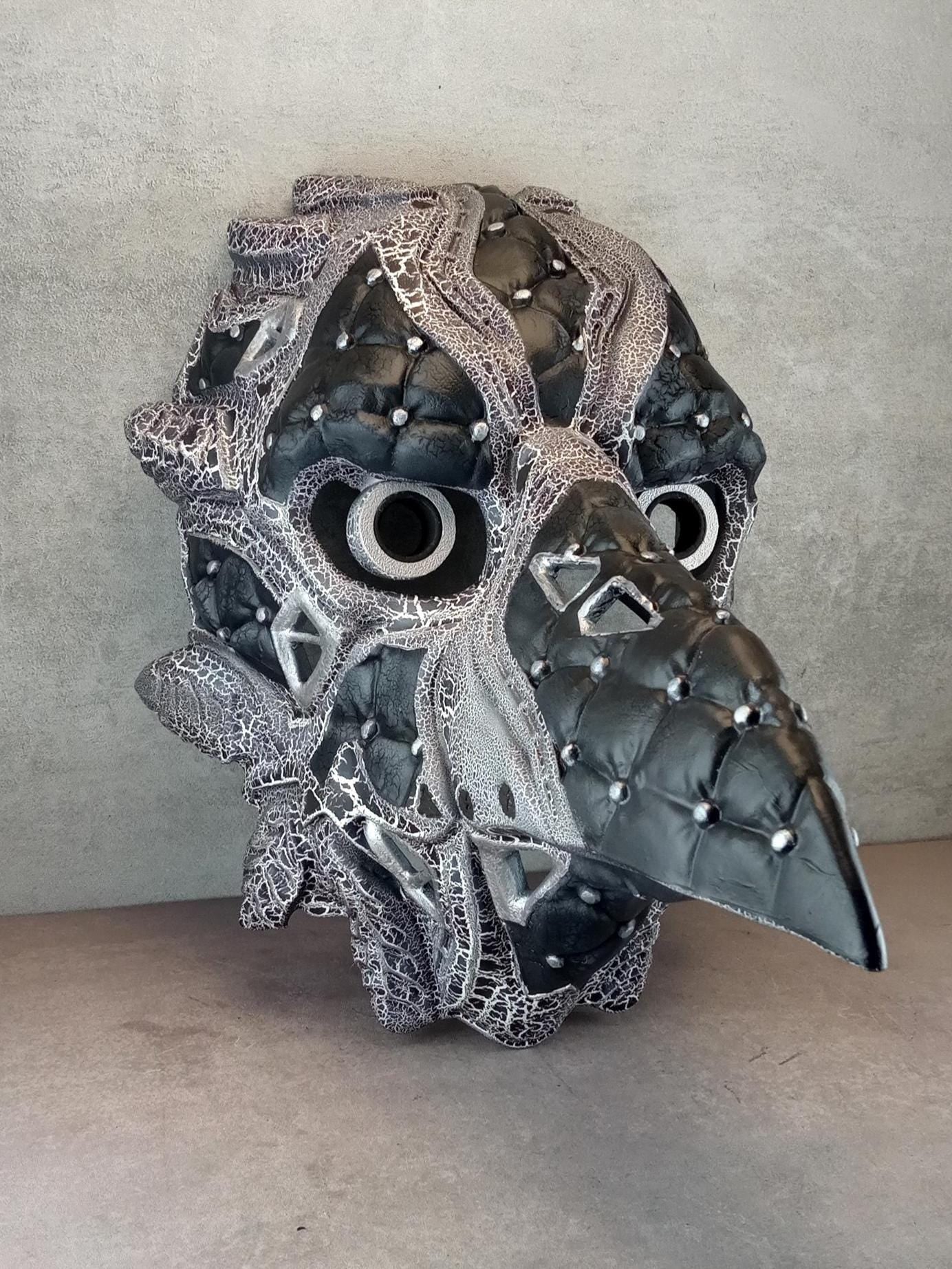 Cyberpunk Raven Mask – Black and White with Cracks – Plague Doctor Style
