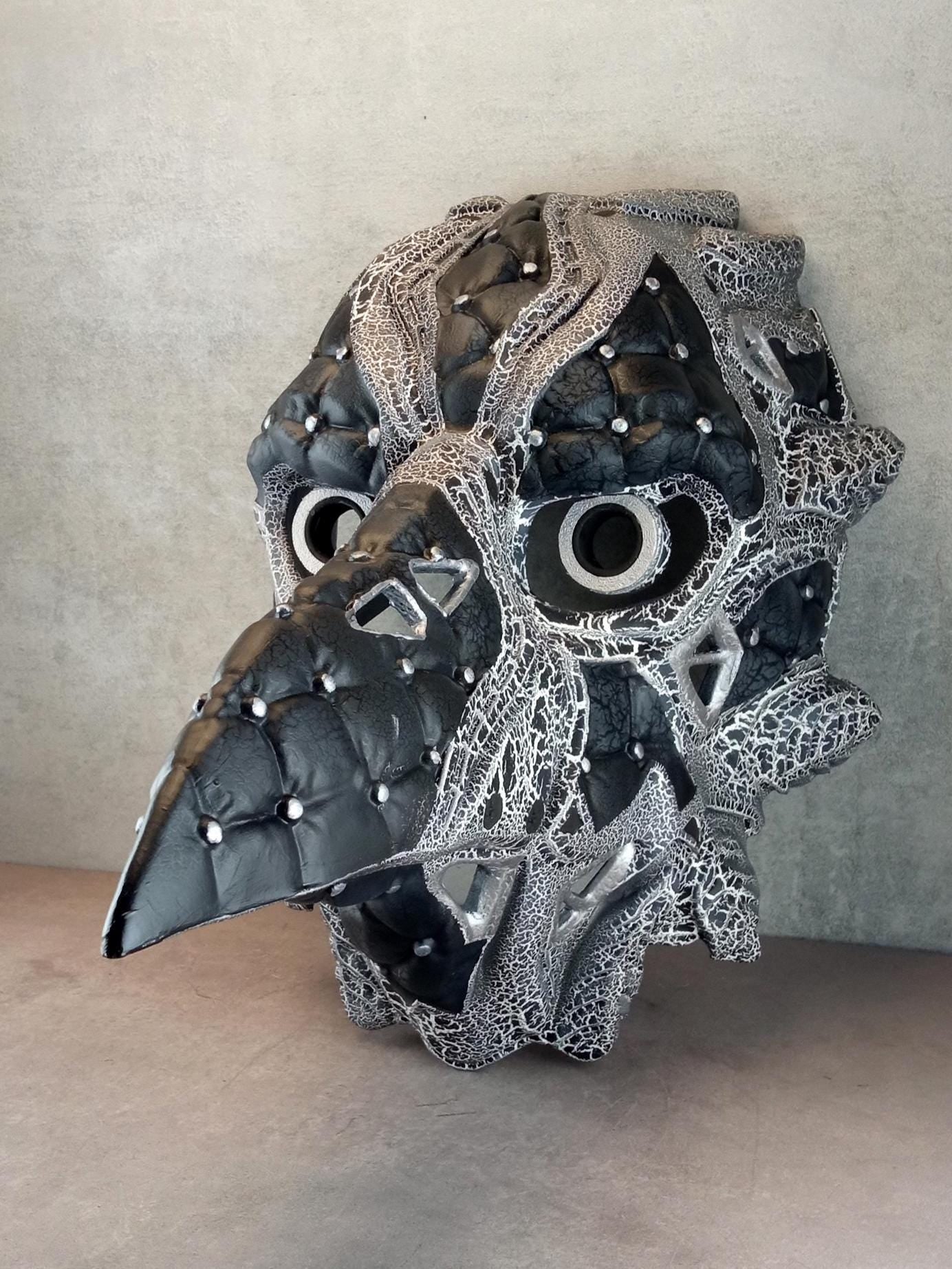 Cyberpunk Raven Mask – Black and White with Cracks – Plague Doctor Style