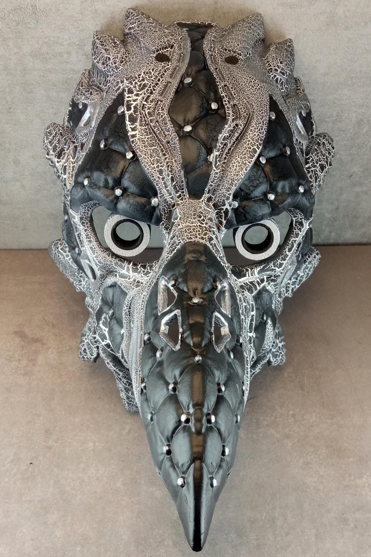 Cyberpunk Raven Mask – Black and White with Cracks – Plague Doctor Style
