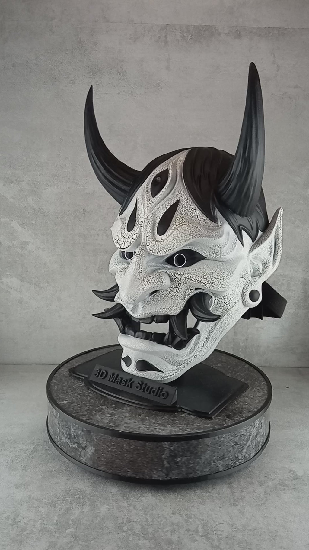 Schwarz-weiße Maske mit Rissen, Traditionelle japanische Hannya-Maske, Samurai-Maske, Tragbare Maske, Dämonenmaske, Oni-Maske, Wanddekoration, Oni-Maske mit Seil