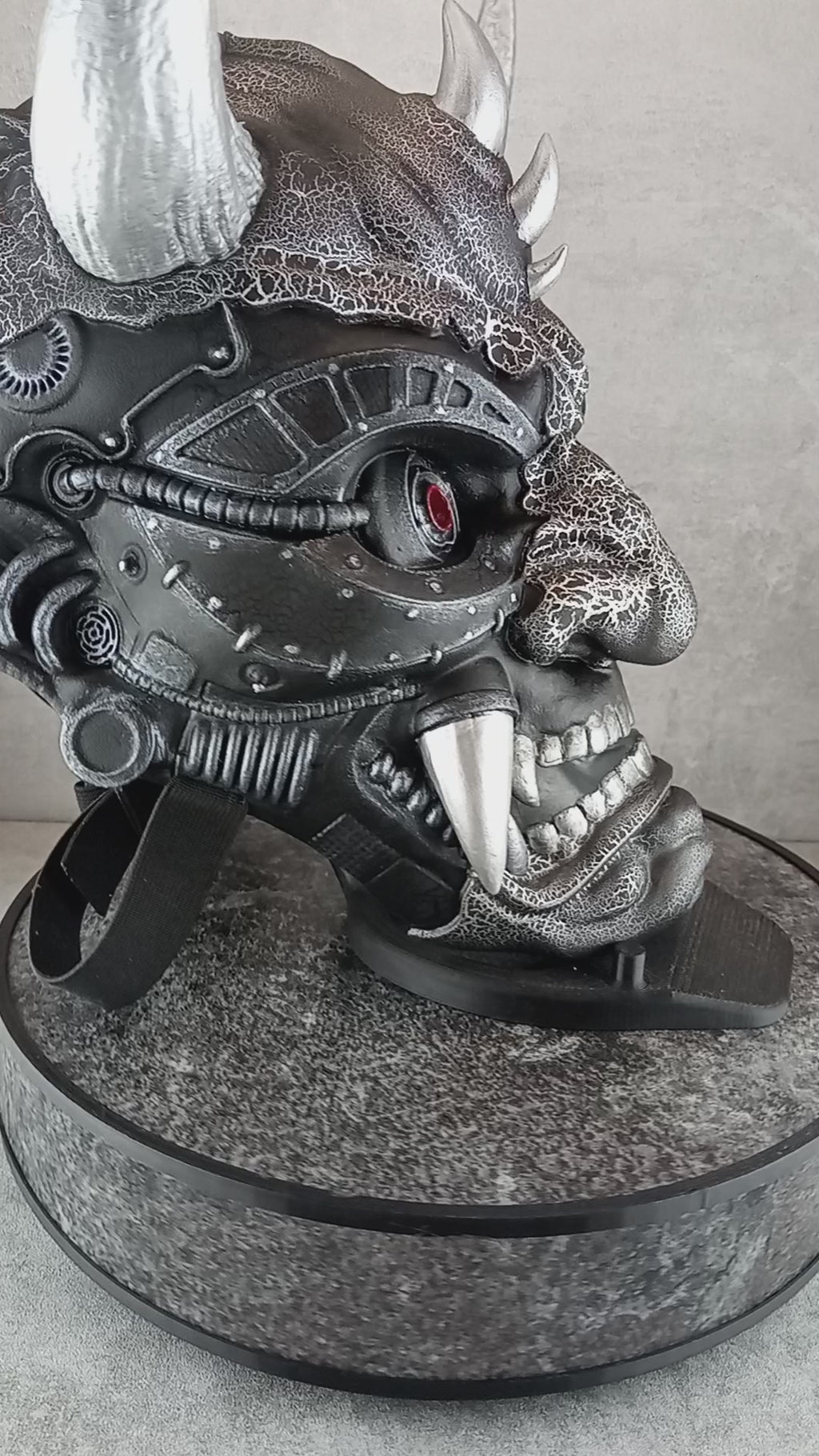 Exklusive Cyber-Oni-Dämonenmaske – Schwarz-Silber-Cracked-Design