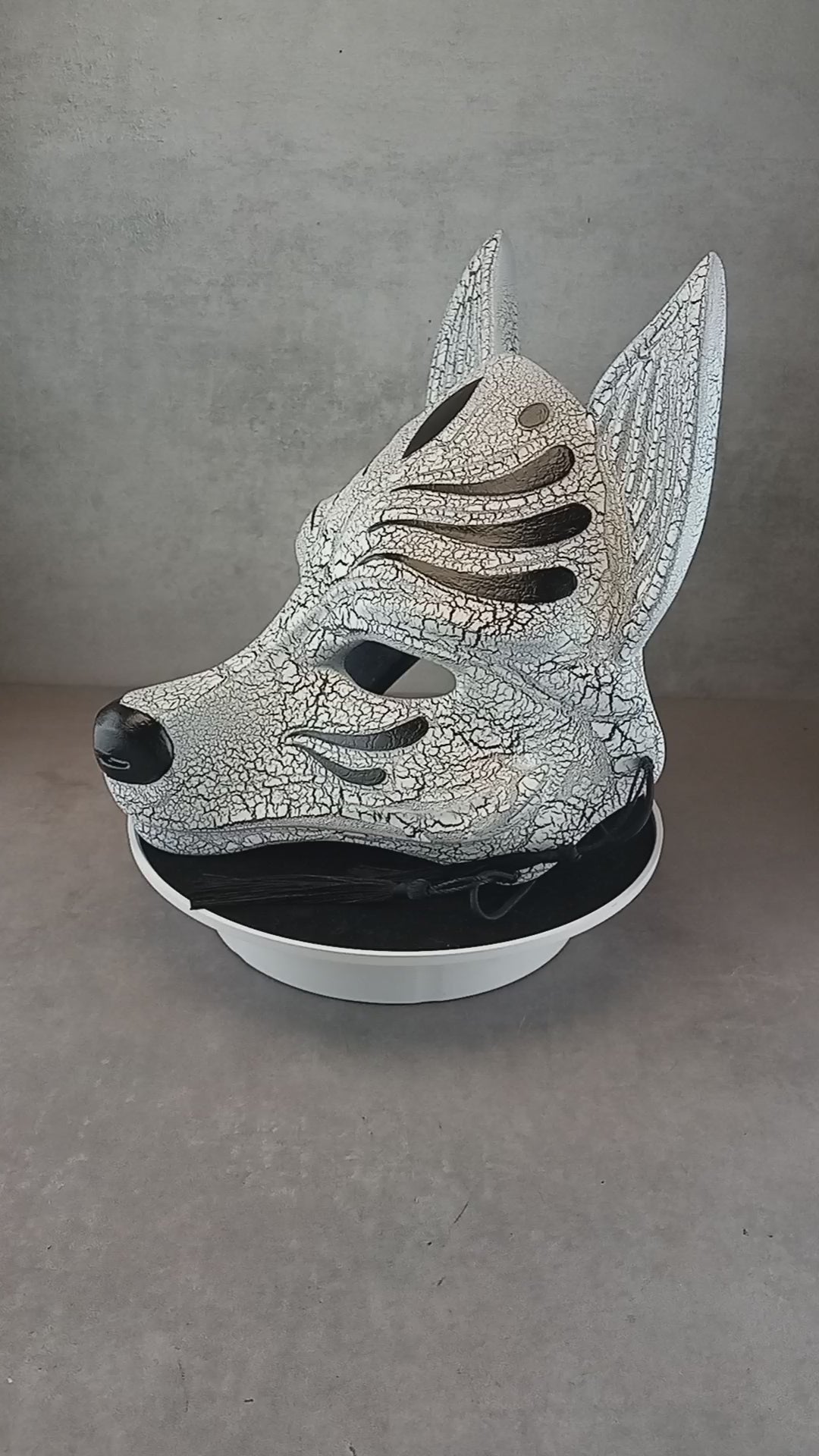 Black & White Cracked Kitsune Half Mask (Okami)