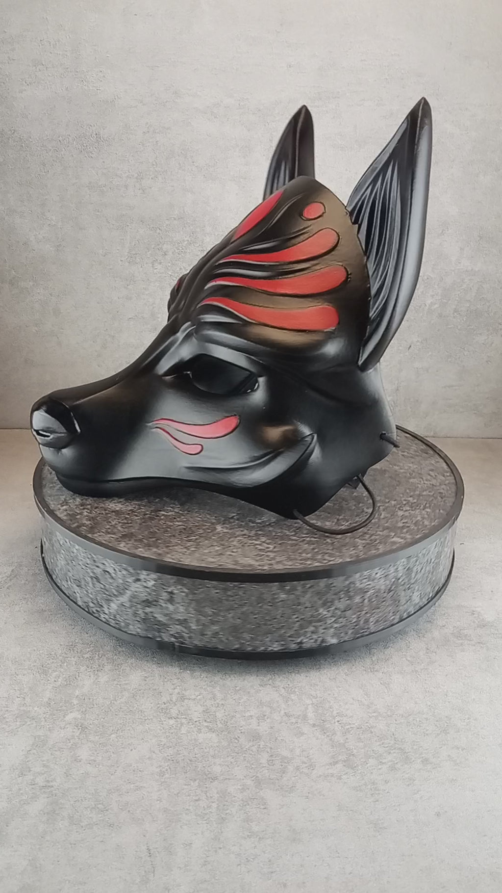Schwarze Okami-Maske, Schwarze Kitsune-Maske, Traditionelle japanische Maske, Youkai-Maske, Wolfsmaske, Fuchsmaske